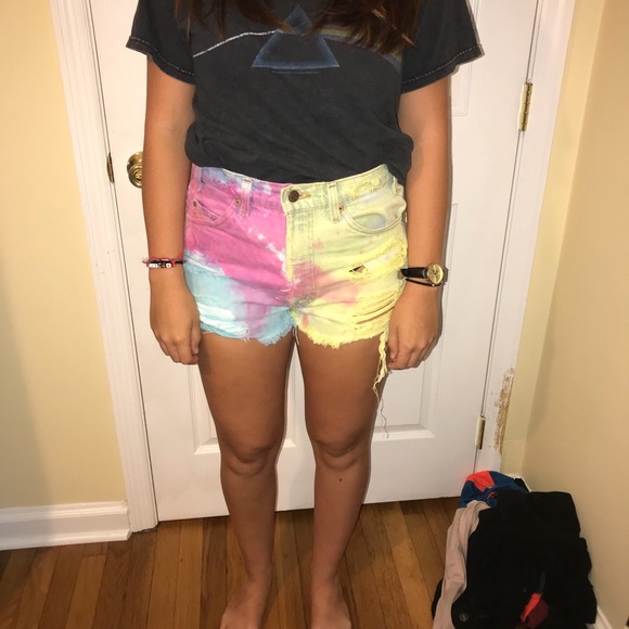 Urban Outfitters Pants - High waisted Levi shorts